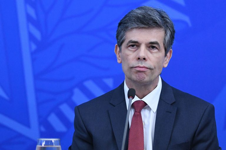 Sem ministro de novo: Teich pede demissão e deixa governo Bolsonaro