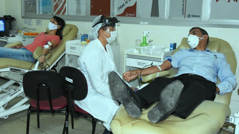 Solidariedade: profissional de saúde leva sua família para doar sangue