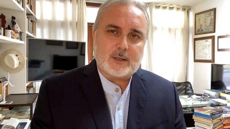 Guedes anuncia mudanças no Bolsa Família e senador faz alerta