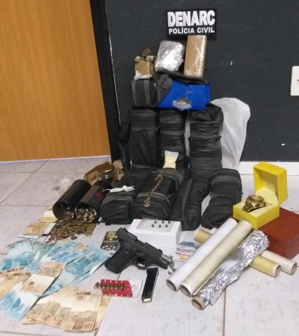 Suspeitos de tráfico de drogas são presos e Polícia Civil apreende mais de 16 kg de maconha em borracharia de Araguaína