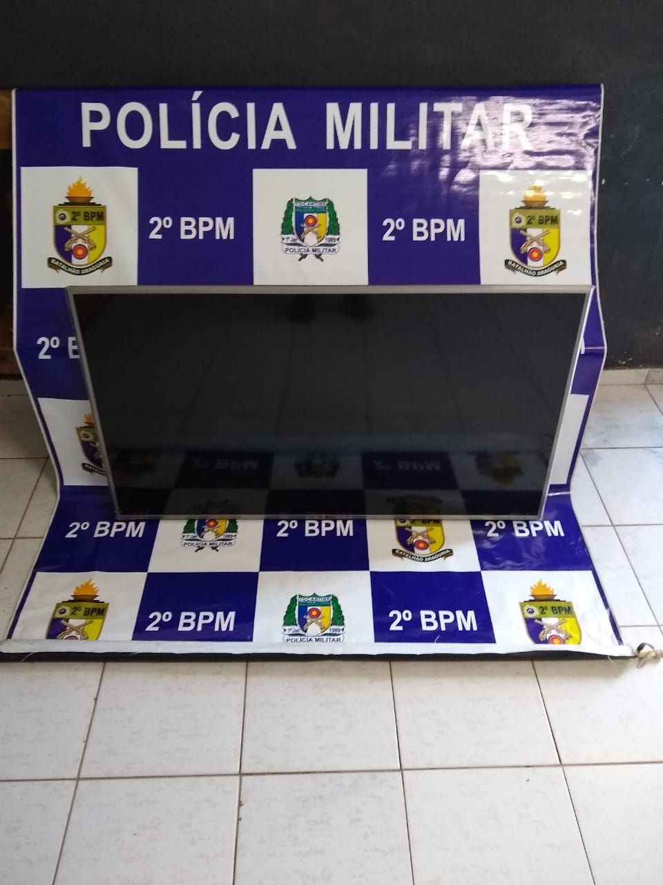 TV “abandonada” na rua é recuperada pela PM em Araguaína