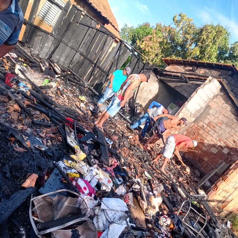 Ação popular solidária é destaque após incêndio destruir casa em Augustinópolis