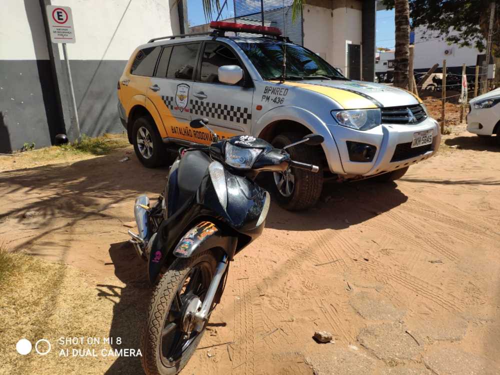 Motocicleta é apreendida com restrição de furto e roubo em Araguanã