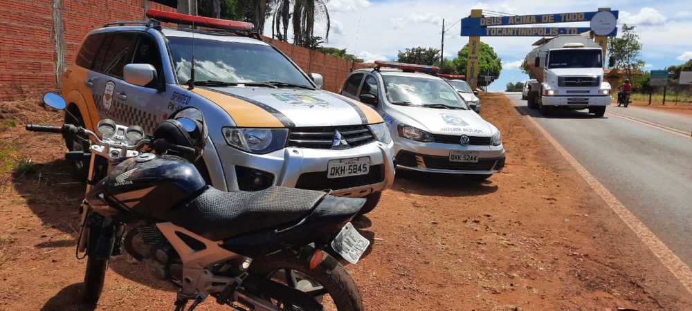 Motocicleta furtada é apreendida durante abordagem policial em barreira sanitária em Tocantinópolis