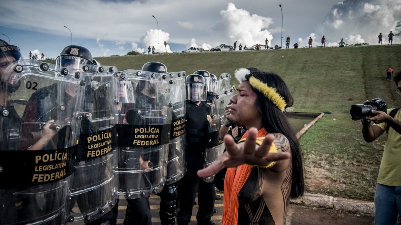 Três anos após enfrentar tropa no DF, Anna Terra Yawalapiti perde tio Aritana por Covid-19 e tem sintomas