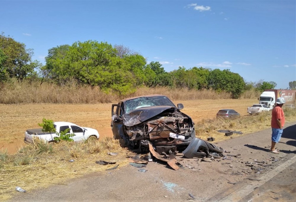 Veículos colidem e uma idosa morre e outras cinco pessoas ficam feridas em Gurupi