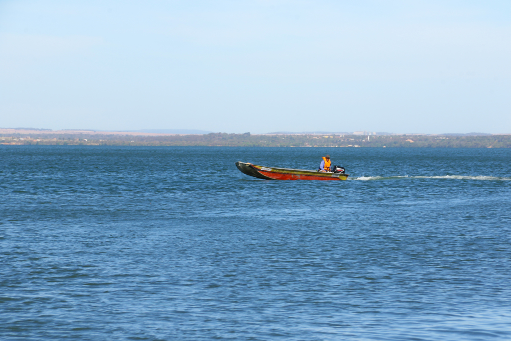 População deve ficar atenta para fortes ventos e marolas no lago de Palmas