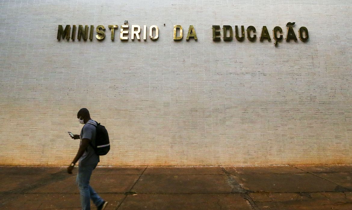 MEC disponibilizará internet a alunos de universidades federais