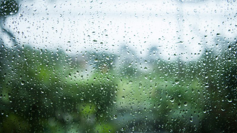 Chuvas atingem várias regiões do Tocantins nesta segunda-feira e moradores comemoram a chegada do tempo chuvoso