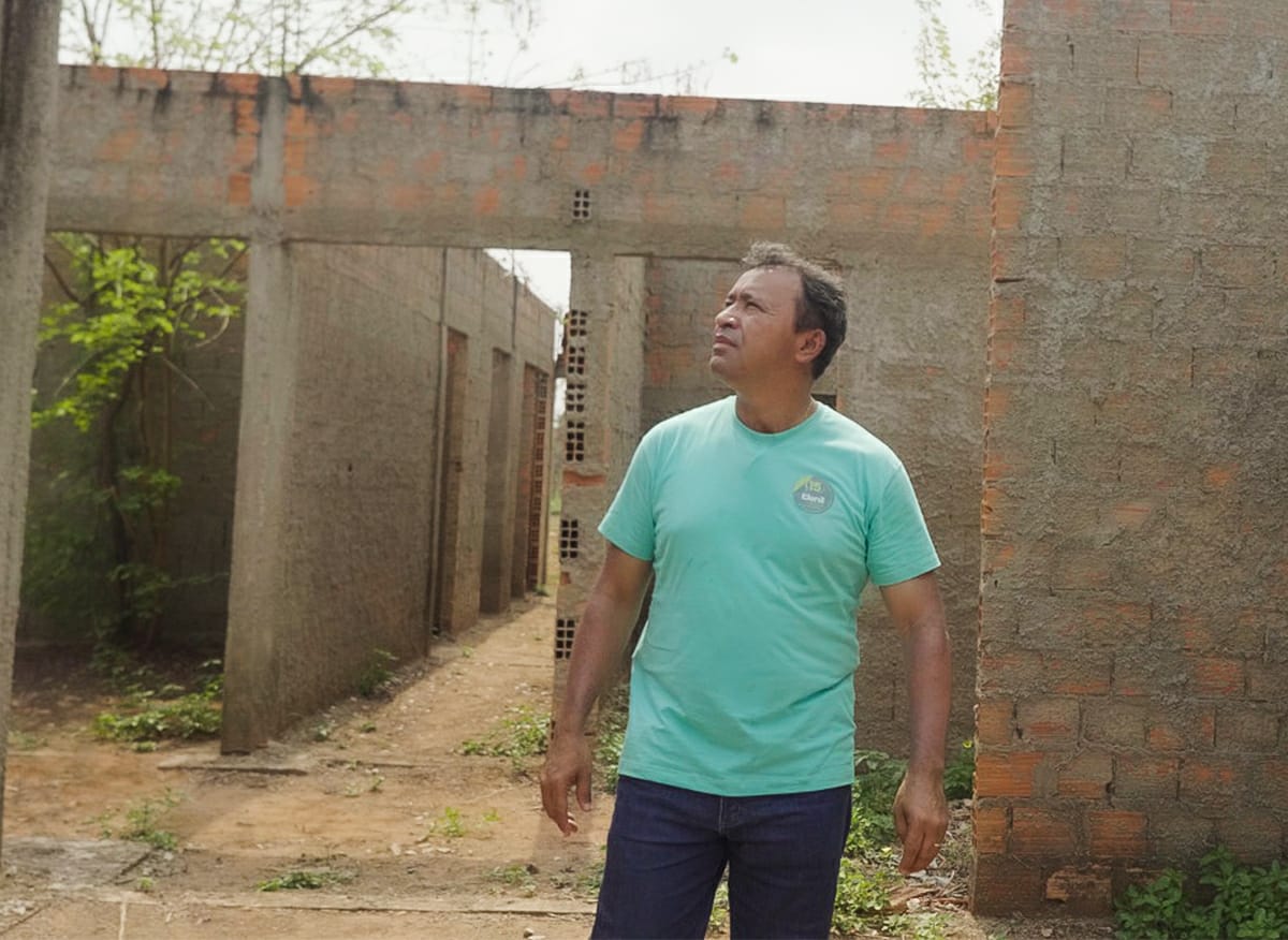 Elenil visita obra abandonada e garante construção de mais 15 unidades de saúde em Araguaína