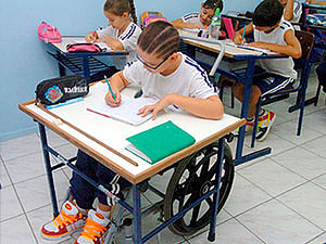 Vai ao plenário da AL, Projeto de Lei que garante vagas para alunos com deficiência em escolas mais próximas de suas residências
