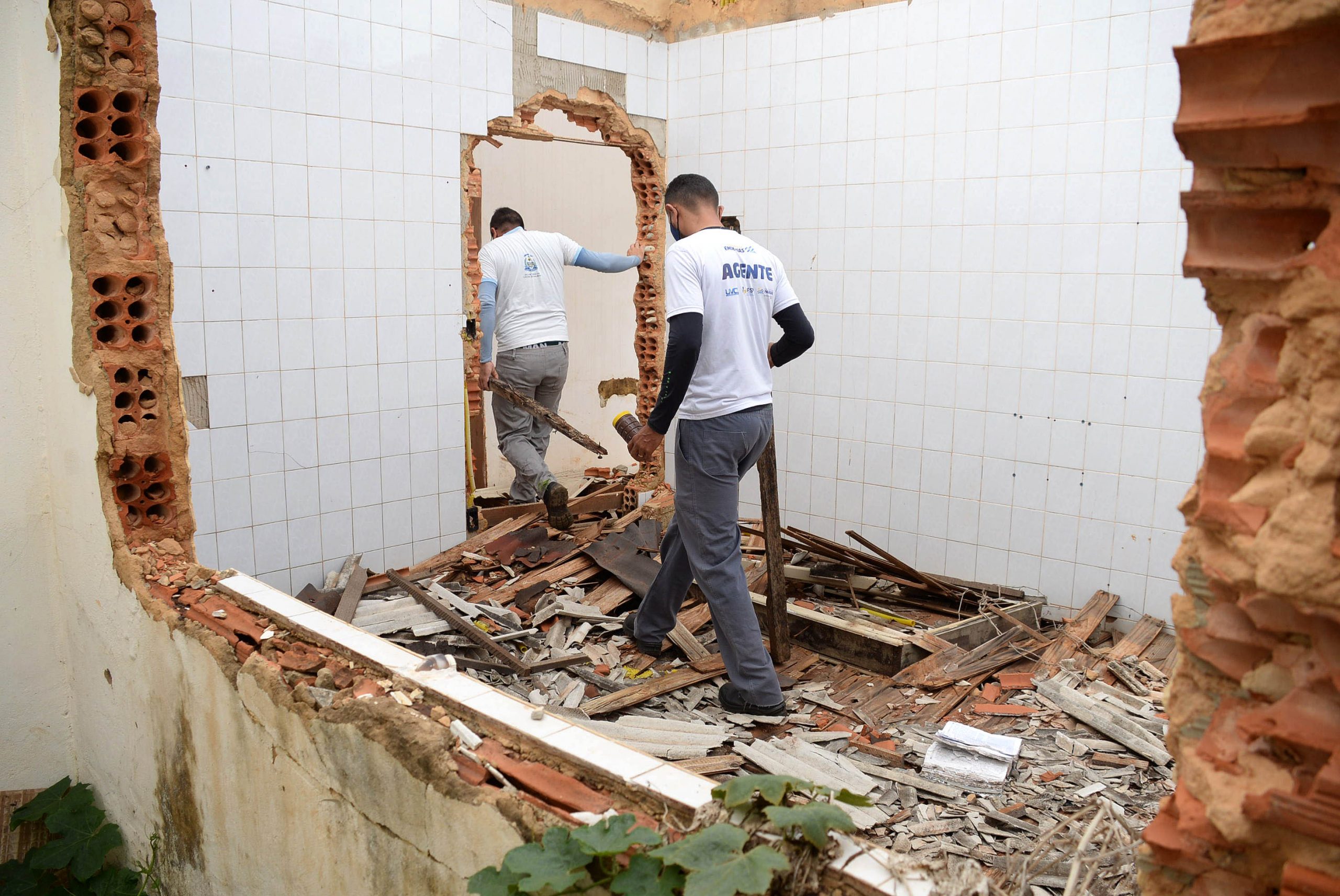 Saúde realiza entrada forçada em imóveis abandonados em Palmas