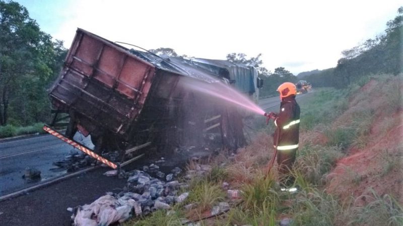 Bombeiros impedem que fogo destrua caminhão em Darcinópolis