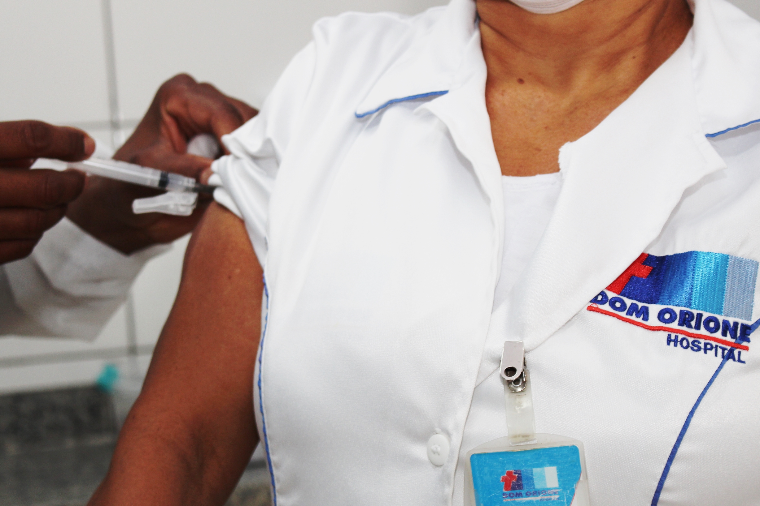 Hospital Dom Orione inicia vacinação da equipe da linha de frente em Araguaína
