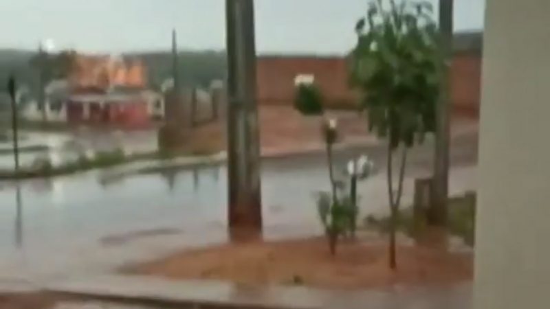 Morador grava momento exato de explosão por raio em Araguaína