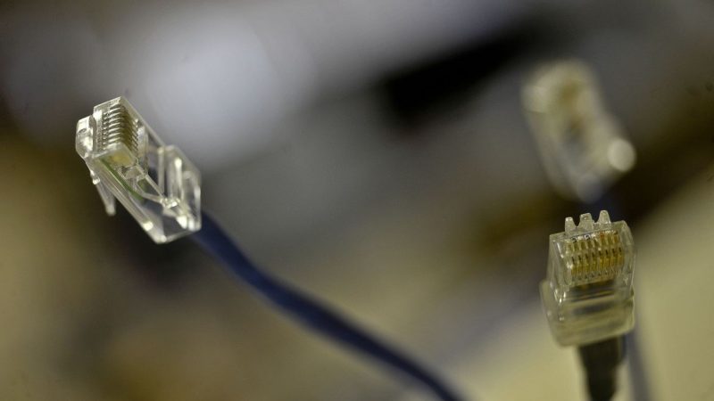Metas para telecomunicações esperam cobertura de Internet por fibra óptica a 99% dos municípios brasileiros até 2024