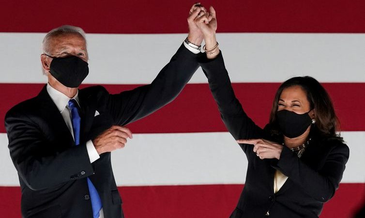 Joe Biden e Kamala Harris tomam posse como presidente e vice dos EUA nesta quarta, 20