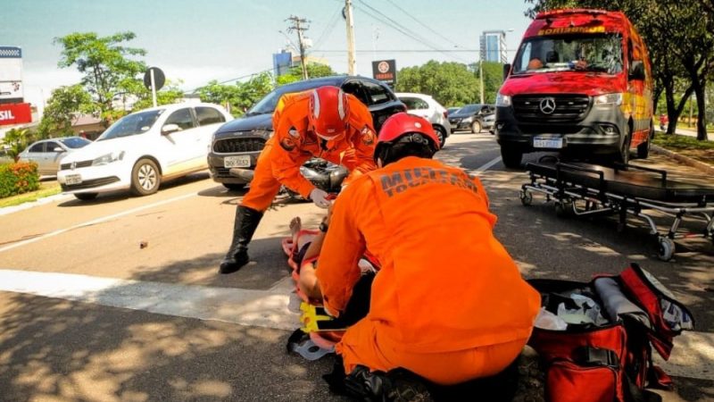 Duas mulheres são resgatadas após colisão com moto