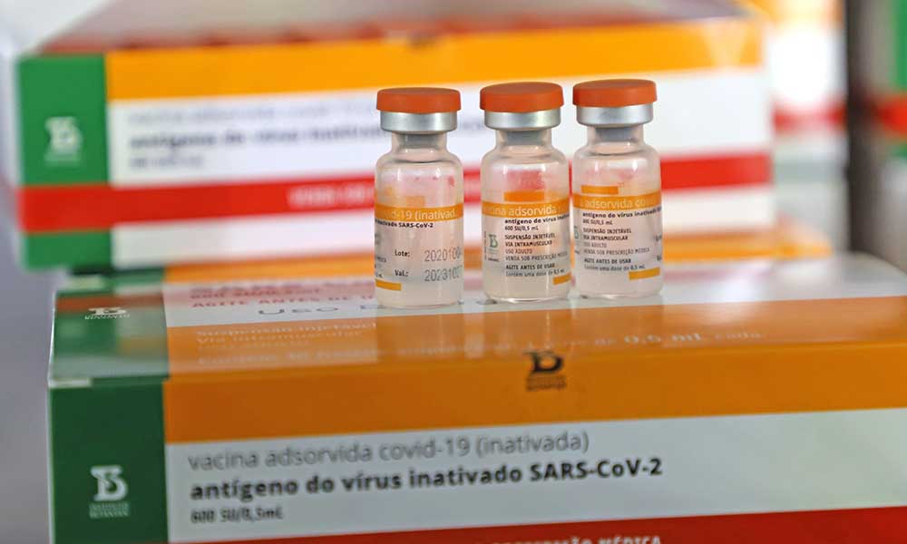 Estado entrega vacinas da CoronaVac para a Capital e divulga número de doses por município