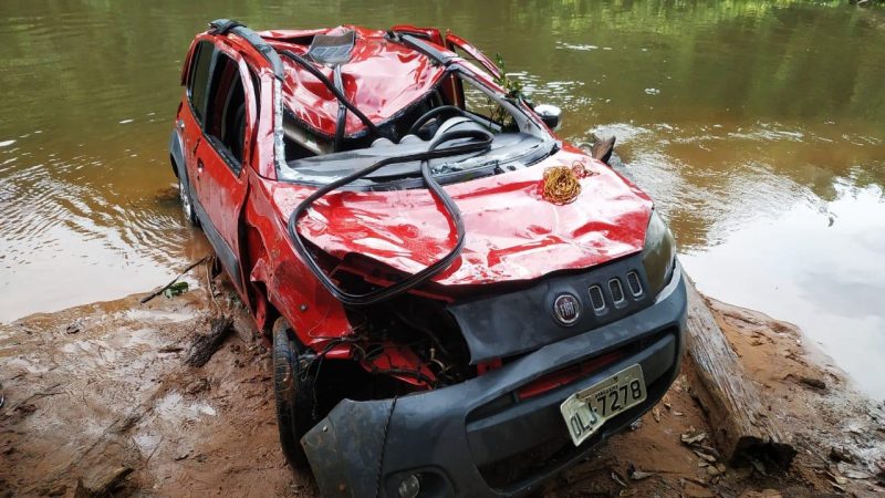 Jovens morrem ao carro capotar em rio entre Cachoeirinha a Ananás