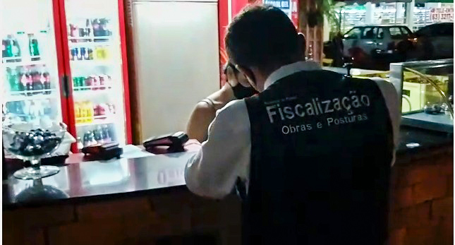 Fiscalização Urbana de Palmas notifica food trucks fixos em espaços públicos