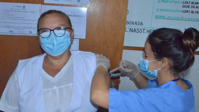 Profissionais do Hospital Geral de Palmas são imunizados contra Covid-19 nesta semana