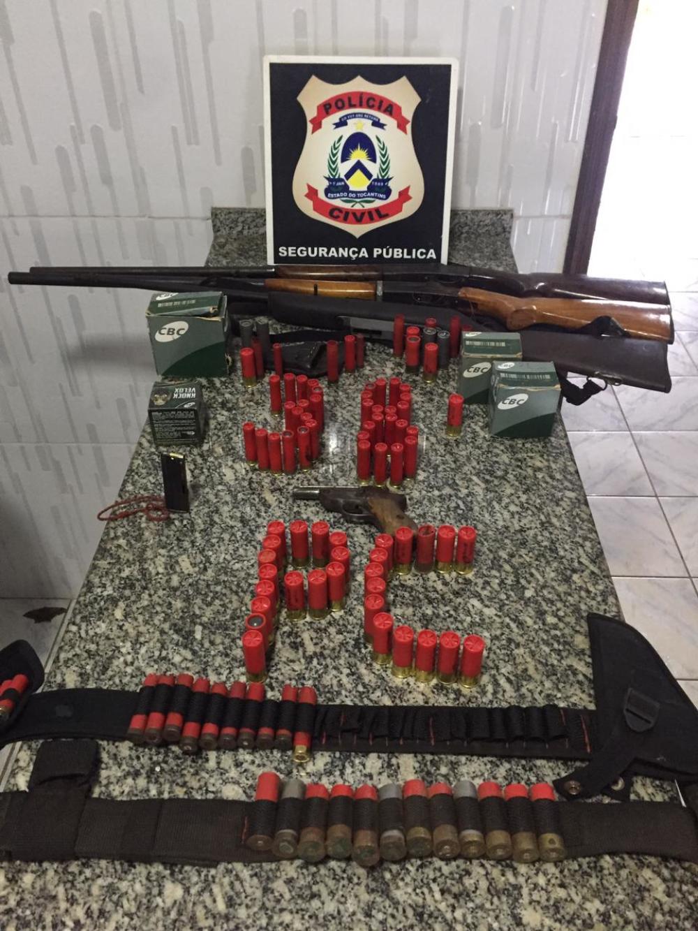 Armas e munições são apreendidas e um suspeito é preso por porte ilegal de arma de fogo em Arapoema