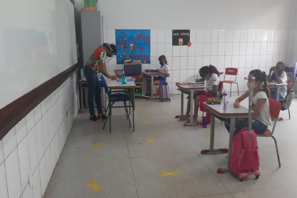 Sintet Araguaína questiona decreto da prefeitura que mantém aulas presenciais