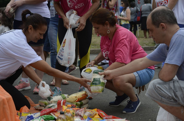 R$ 150 de auxílio não mata a fome, nem retoma economia, diz economista