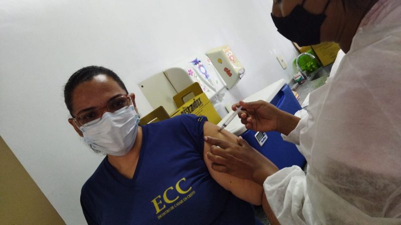Vacina leva esperança aos profissionais da linha de frente do HGP