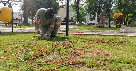 AGD inicia reposição da fiação elétrica furtada de praças em Gurupi