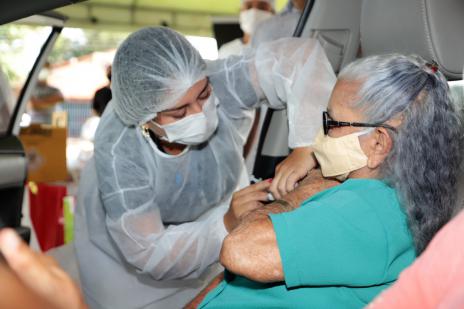 Segunda dose da vacina para idosos acima de 80 anos será aplicada nos dias 11 e 15 em Araguaína