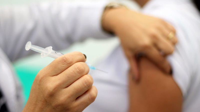 Quase 600 mil goianos receberam primeira dose da vacina contra o Corona vírus