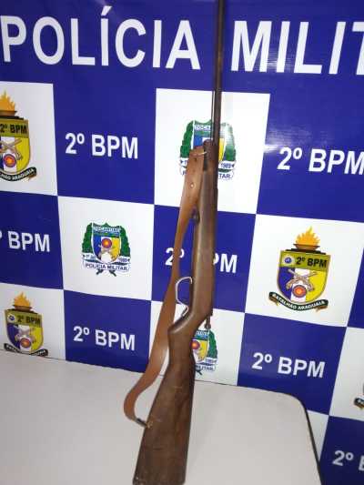 Homem é preso por ameaça e porte arma de fogo em Araguanã