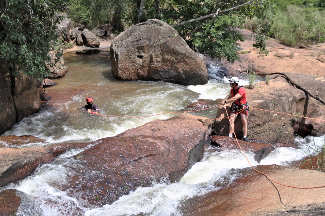 Mergulhadores fazem busca por homem desaparecido em cachoeira na região de Taquaruçu