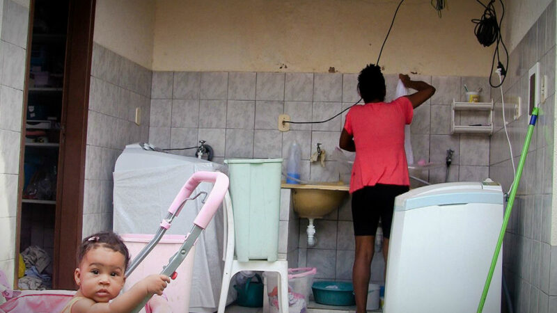 1,5 milhão de trabalhadores domésticos perderam emprego durante a pandemia
