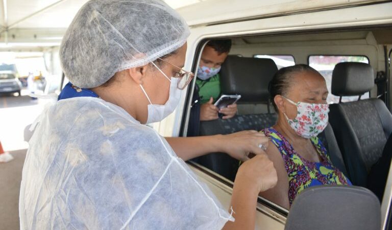 Vacinação em Aparecida de Goiânia é retomada e idosos acima de 61 anos podem se vacinar neste sábado