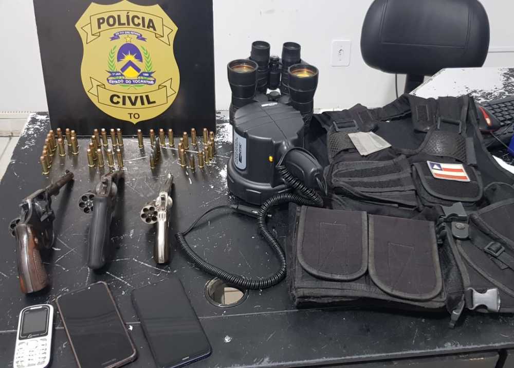 Três homens que tentavam impedir passagem de pessoas em estrada de Rio da Conceição são presos por porte ilegal de arma