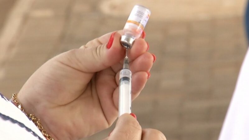 Prefeitura leva vacina contra covid-19 para pessoas em situação de rua em Araguaína