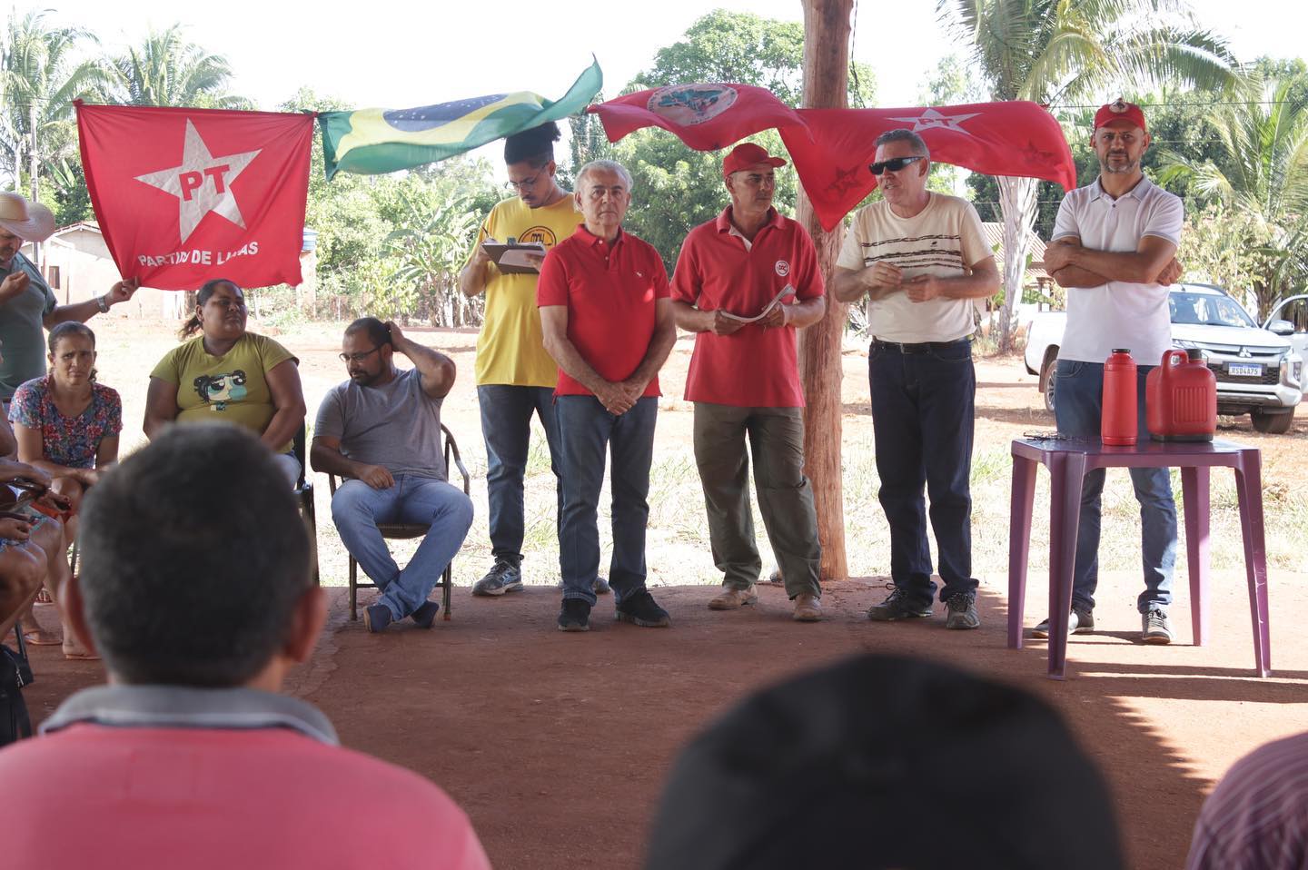 Comunidade do assentamento Oziel recebe Paulo Mourão