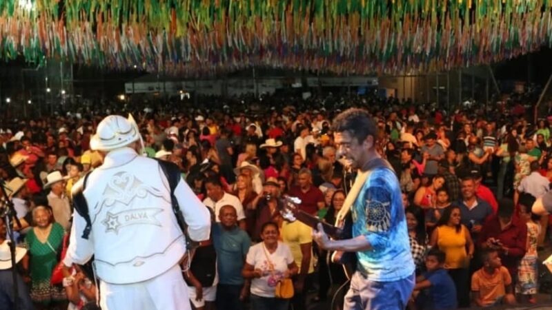 Tradicional Festa dos Velhos de Cristalândia leva mais de oito mil para Praça do Setor Andrelina