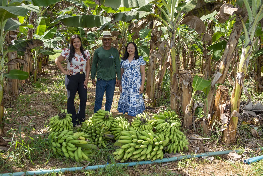 Em Palmas, Fazendinha do Calor Humano faz entrega de bananas para reforçar alimentação da rede de ensino