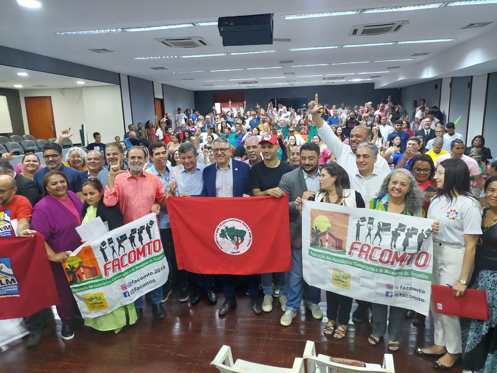 Ministro Alexandre Padilha ouviu movimentos sociais em Plenária na Capital