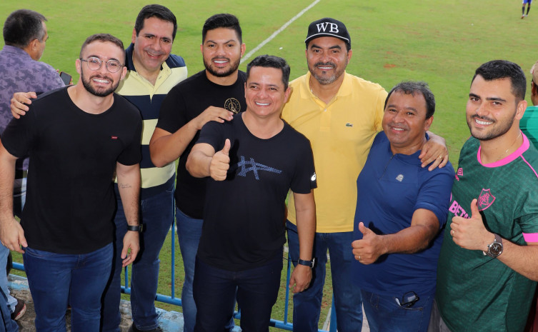 Em Araguaína, governador Wanderlei Barbosa prestigia semifinal do Campeonato Tocantinense