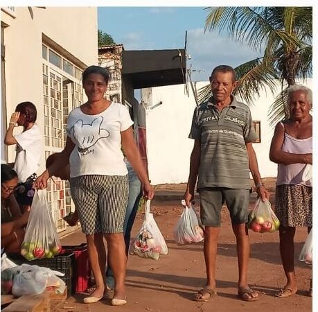 AMAP reúne famílias para entrega de novos alimentos