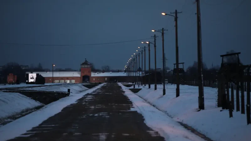 “Palco de uma brutalidade indescritível”, diz Lula sobre Auschwitz