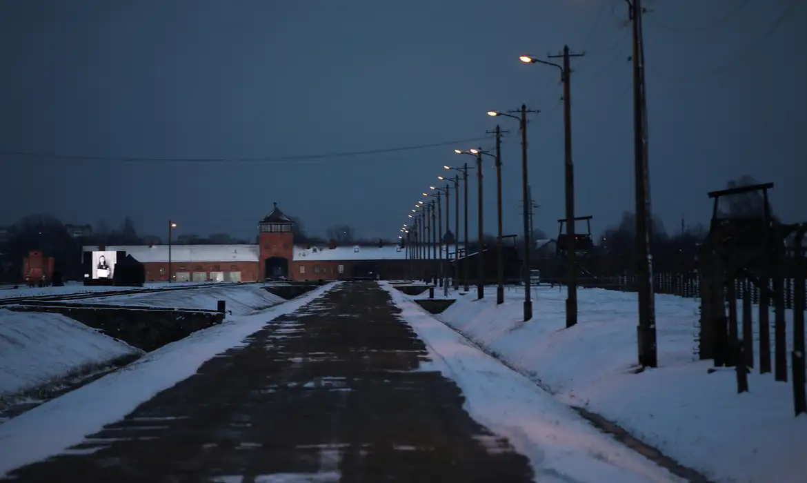 “Palco de uma brutalidade indescritível”, diz Lula sobre Auschwitz