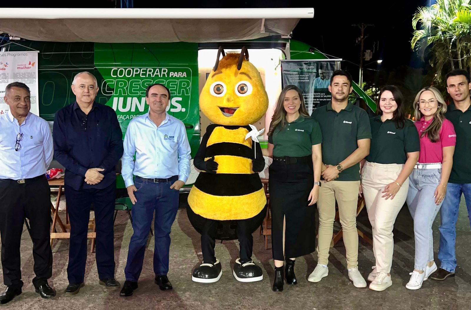 Sicredi marca presença na Feneva e ExpoColinas com soluções financeiras e ações educativas