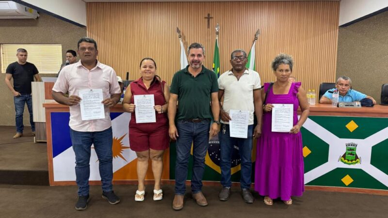 Deputado estadual entrega motocultivadores para agricultura familiar