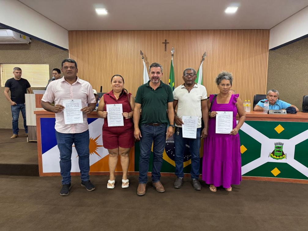 Deputado estadual entrega motocultivadores para agricultura familiar